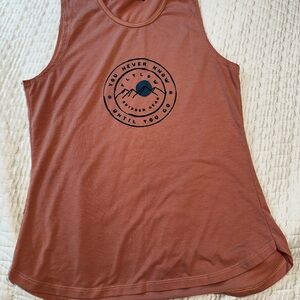 Fly Low Women's Outdoor Graphic Tank Top - Rust